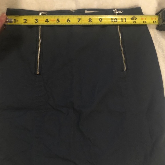 Navy blue skirt with double zipper on front - Picture 6 of 8